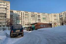 Земельный участок под магазин у дома 